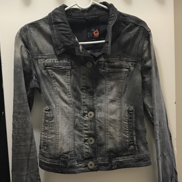 black guess jean jacket